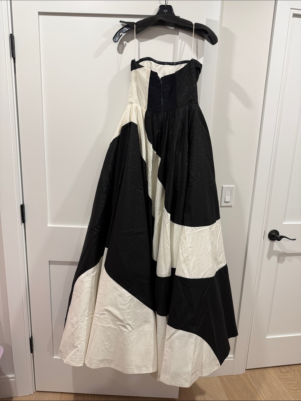 Alice + Olivia Black and White Bridgette Strapless Colorblock Ball Gown - Picture 5 of 13